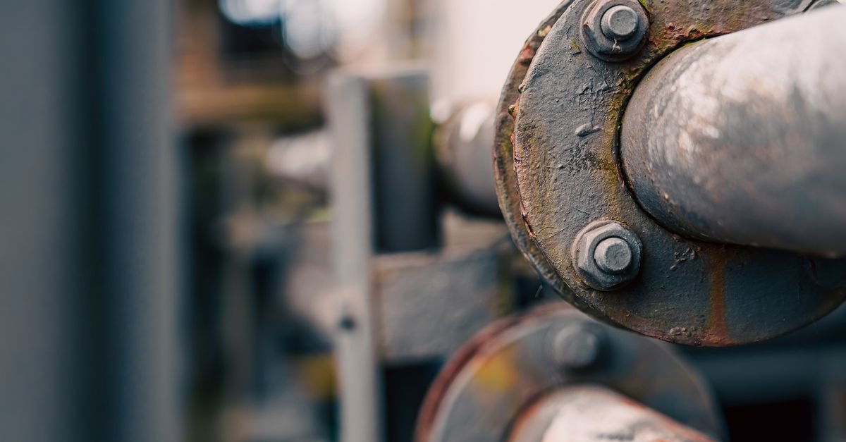 Canada's Oil Gamble Risks Stranding Assets as Asia Electrifies