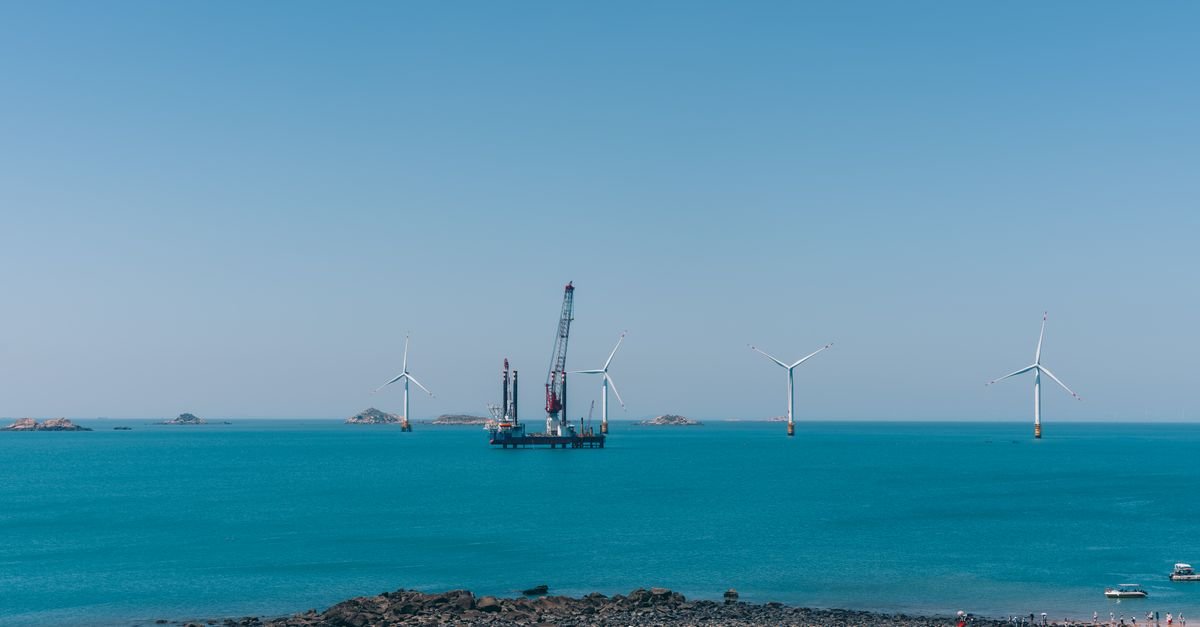 UK floating solar farms can generate hydrogen and conserve water