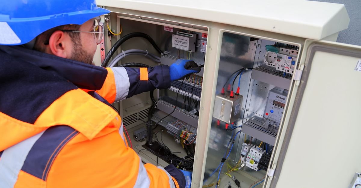 Stochastic Framework Optimizes Capacitor Placement Under Load Uncertainty