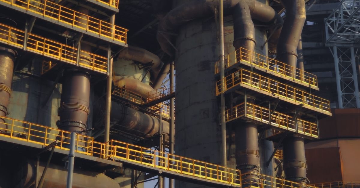 Iran-US escalation threatens Gulf energy infrastructure and oil markets