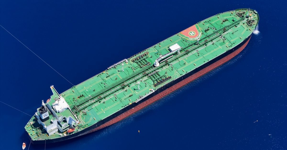 Oil Retreats as Diplomacy Competes with Middle East Tensions