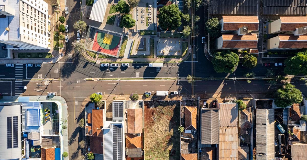 Community Microgrids Emerge as Local Grid Alternative Model