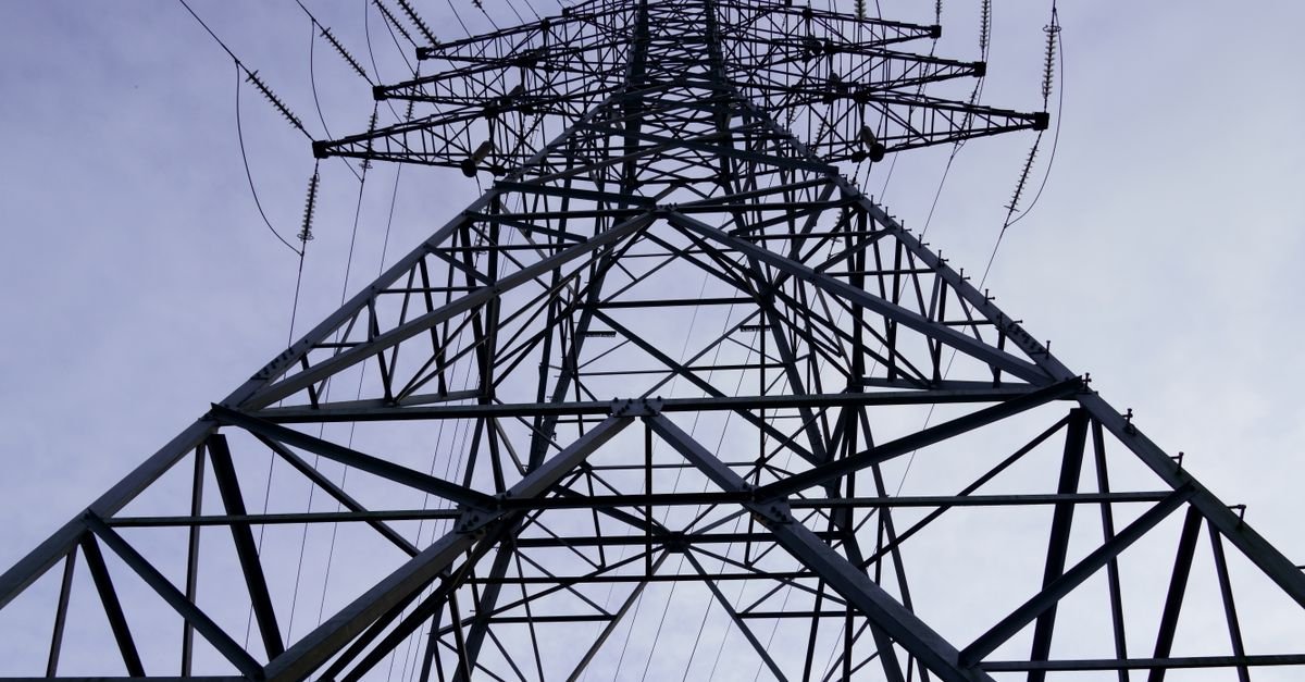 UK Heatwave Raises Energy Demand and Grid Reliability Concerns