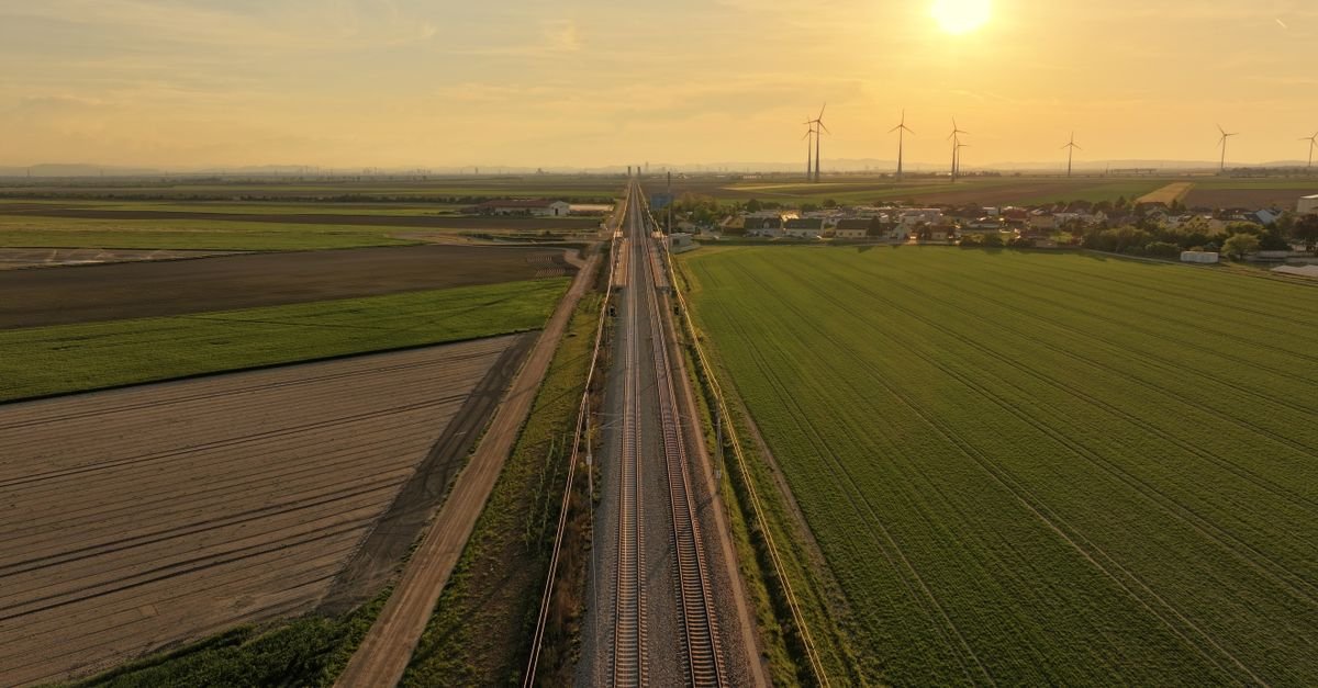 European Clean Energy Investors Embrace Risk Amid Price Volatility