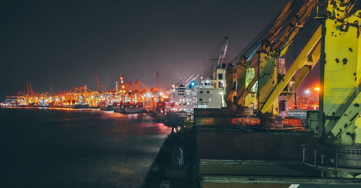Seaport cargo electrification: Cost analysis and emission savings