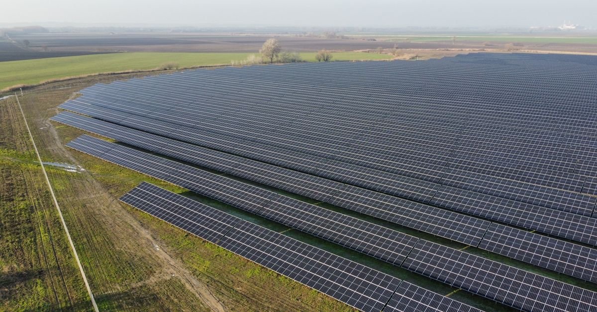 Solar Plant Uses Shallow Gabion Foundations to Preserve Archaeological Site