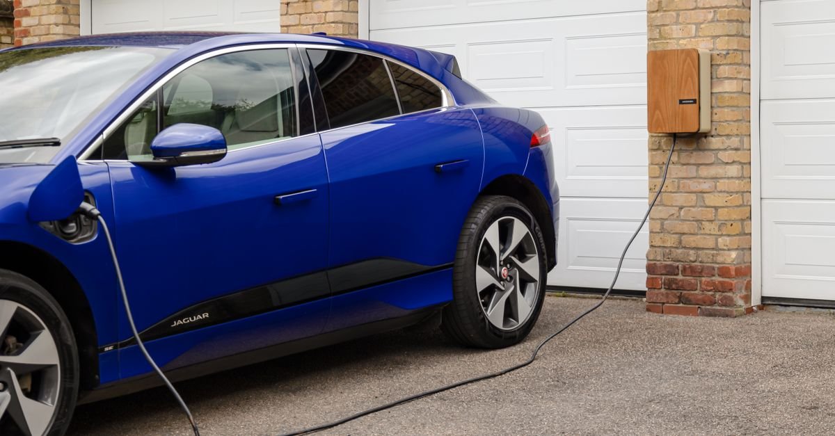 Australia's Battery Boom Cuts Electricity Prices by 10%