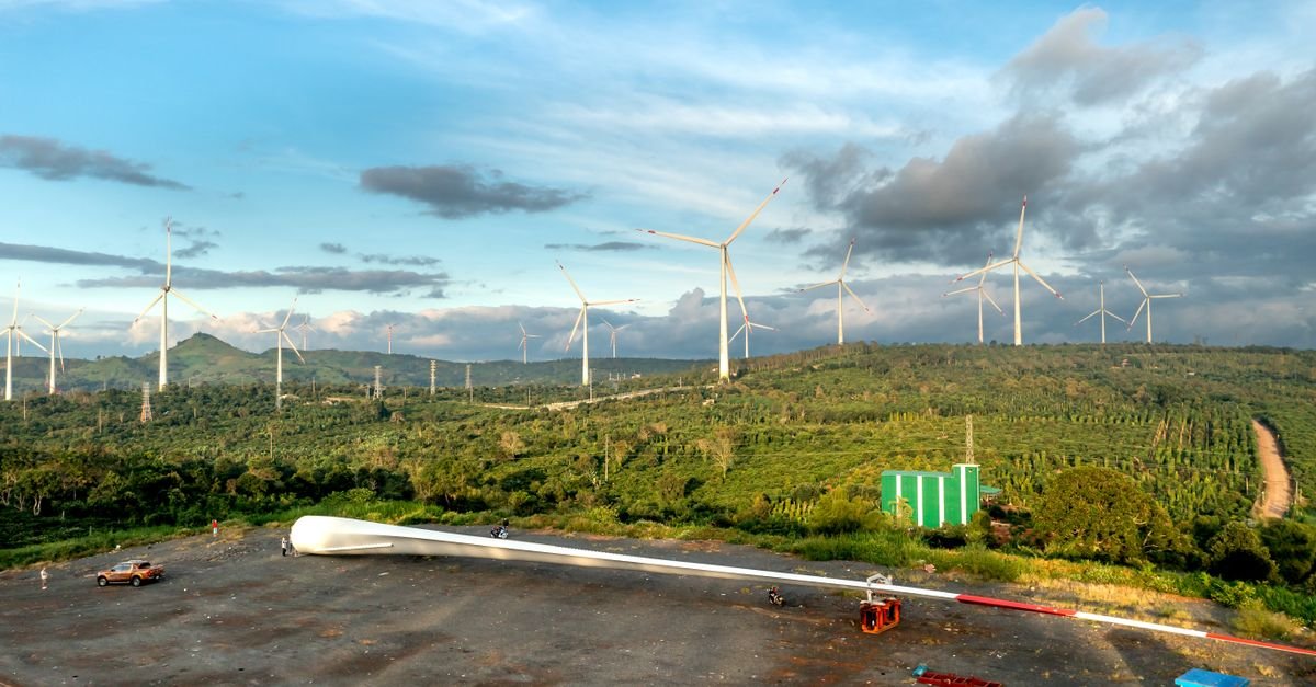 Highway Wind Turbines: Promise and Practical Challenges Reviewed