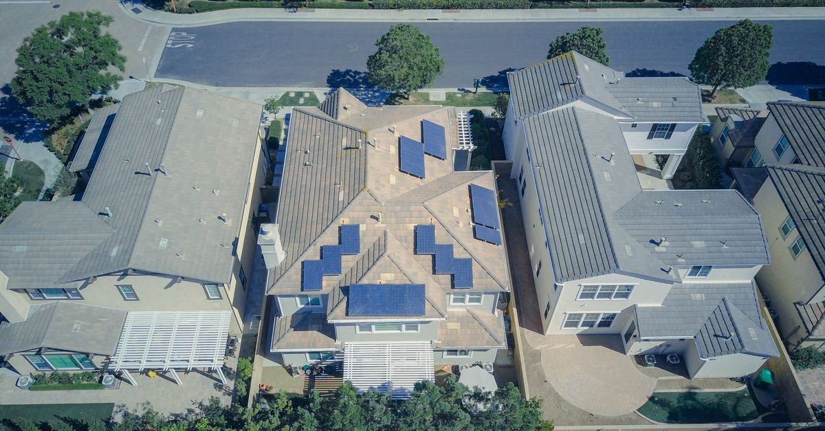 JinkoSolar Launches High-Efficiency TOPCon Modules and Grid-Scale Battery Storage