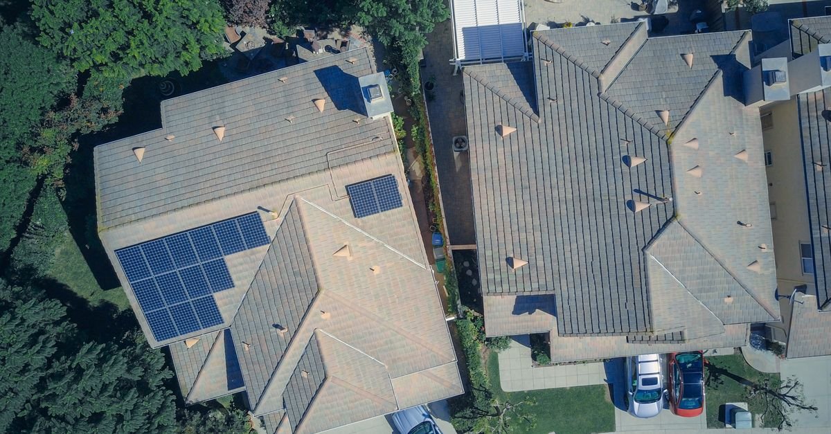 Illinois advances solar rights; advocates call for complete framework