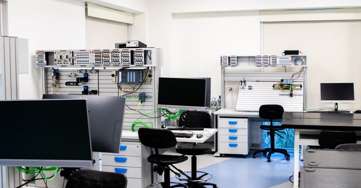 New Metric Assesses Voltage Stability in Inverter-Heavy Power Grids