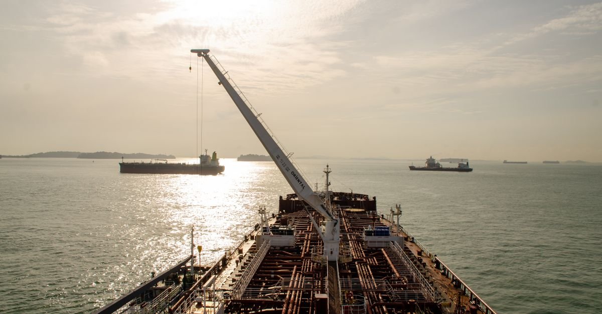 Oil Tankers Resume Hormuz Transits Amid Escalating Iran Tensions