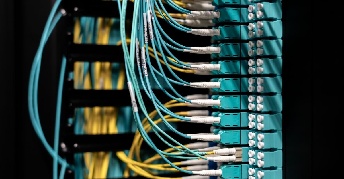 Planning Power Infrastructure for AI Data Centers Amid Scaling Uncertainty