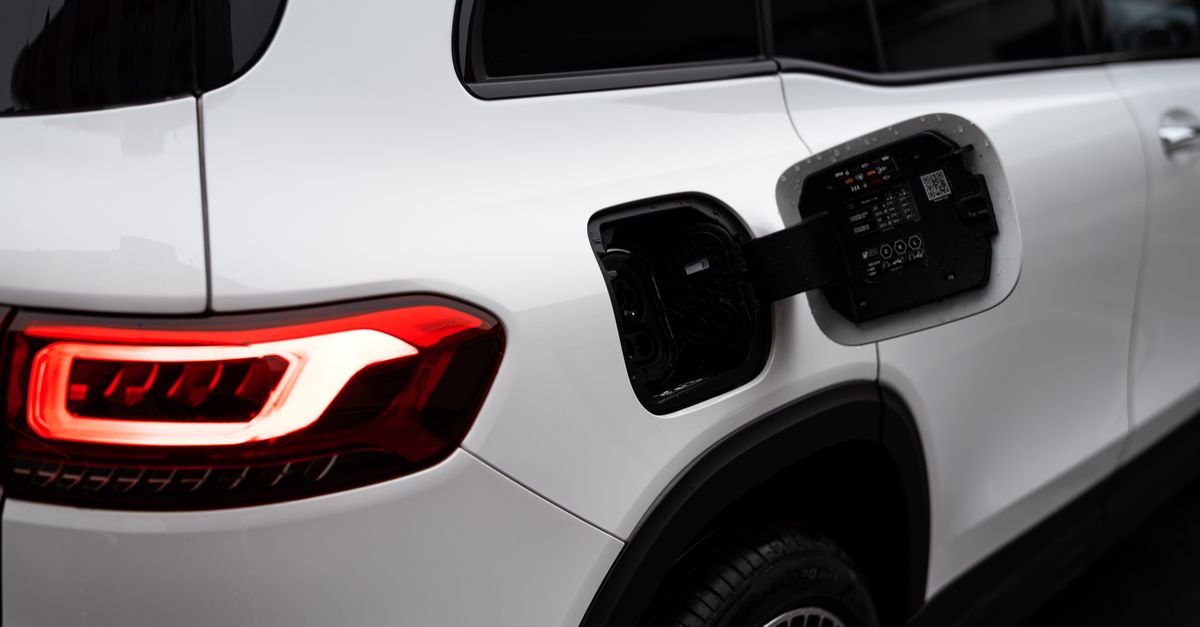EV Charging Optimisation Reduces Grid Costs Amid Renewable Uncertainty