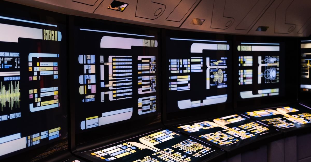 Hybrid Algorithm Optimizes Power Flow in Renewable-Heavy Grids