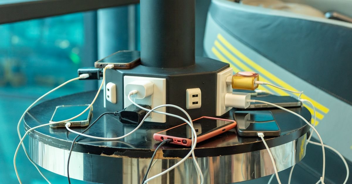 Dual-Mode EV Charger Cuts Capacitor Size with Active Power Decoupling