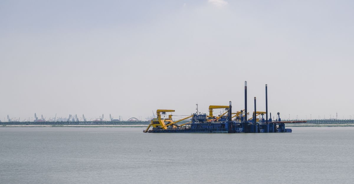Tech Billionaire Thiel Takes Major Stake in Argentine Oil Exporter