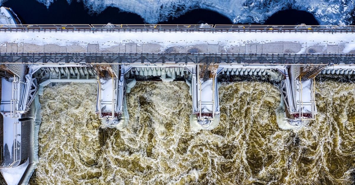 Fuzzy Logic Framework Optimizes Cascade Reservoir Operations