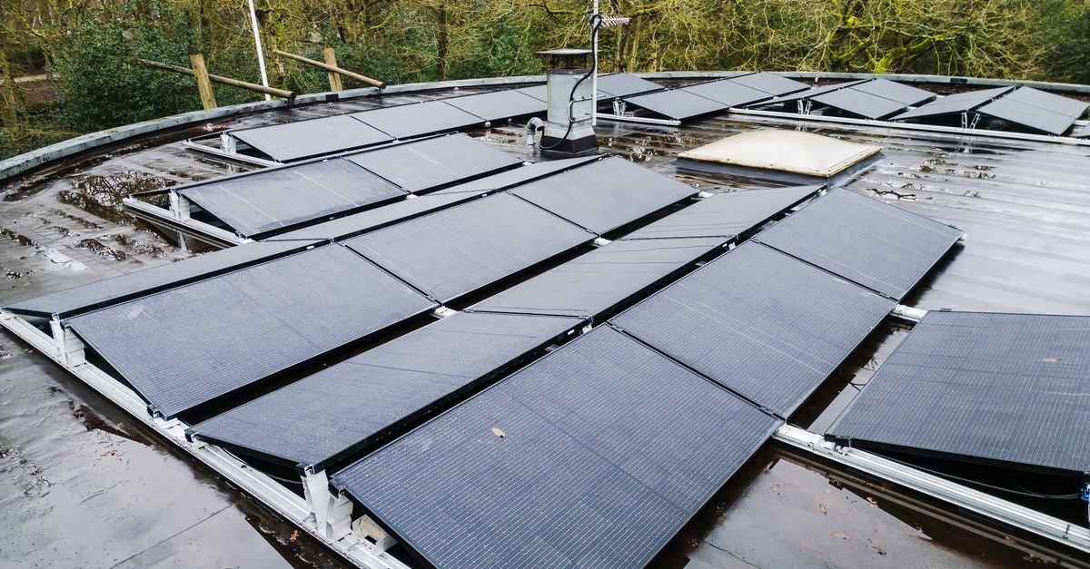 Hybrid Algorithm Boosts PV Tracking Efficiency to 99.19%
