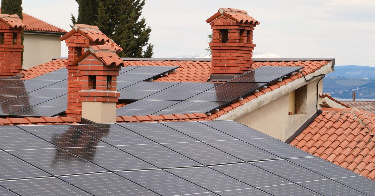 Solar Industry Cites Tax Credit Uncertainty Hitting US Home Market