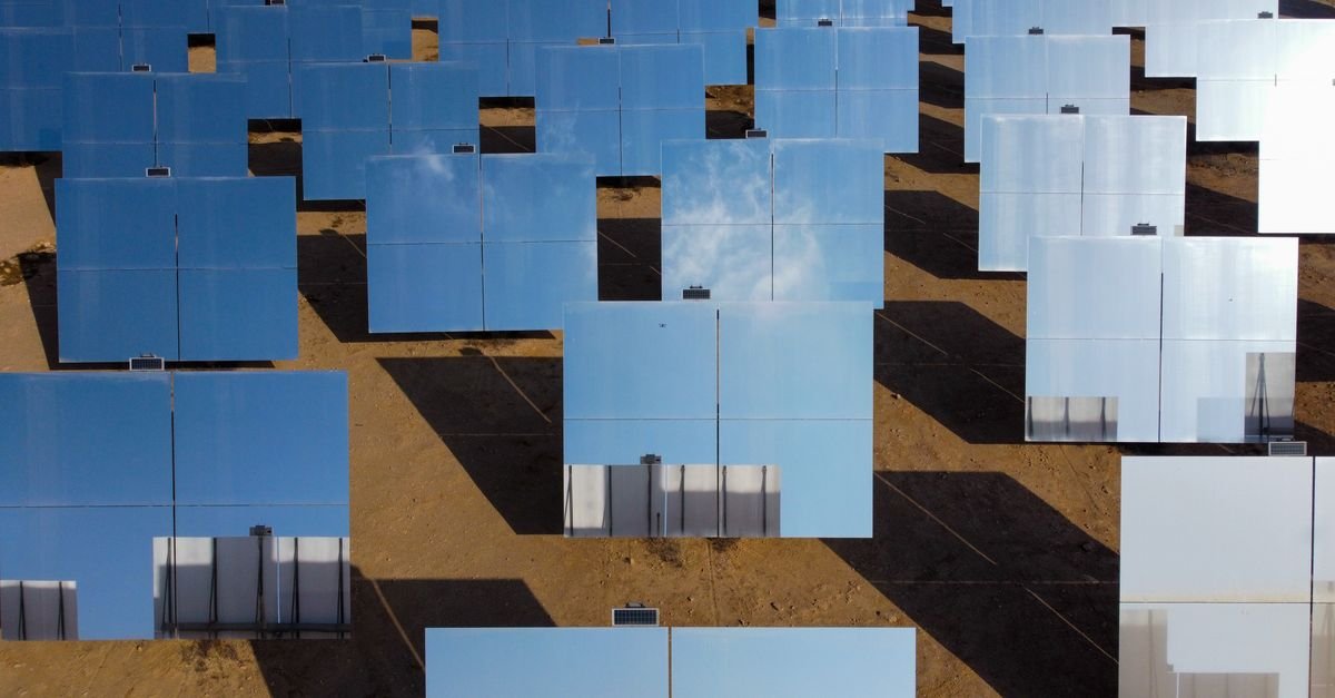 Hybrid Solar-Stirling System with Thermal Storage Extends Power Generation