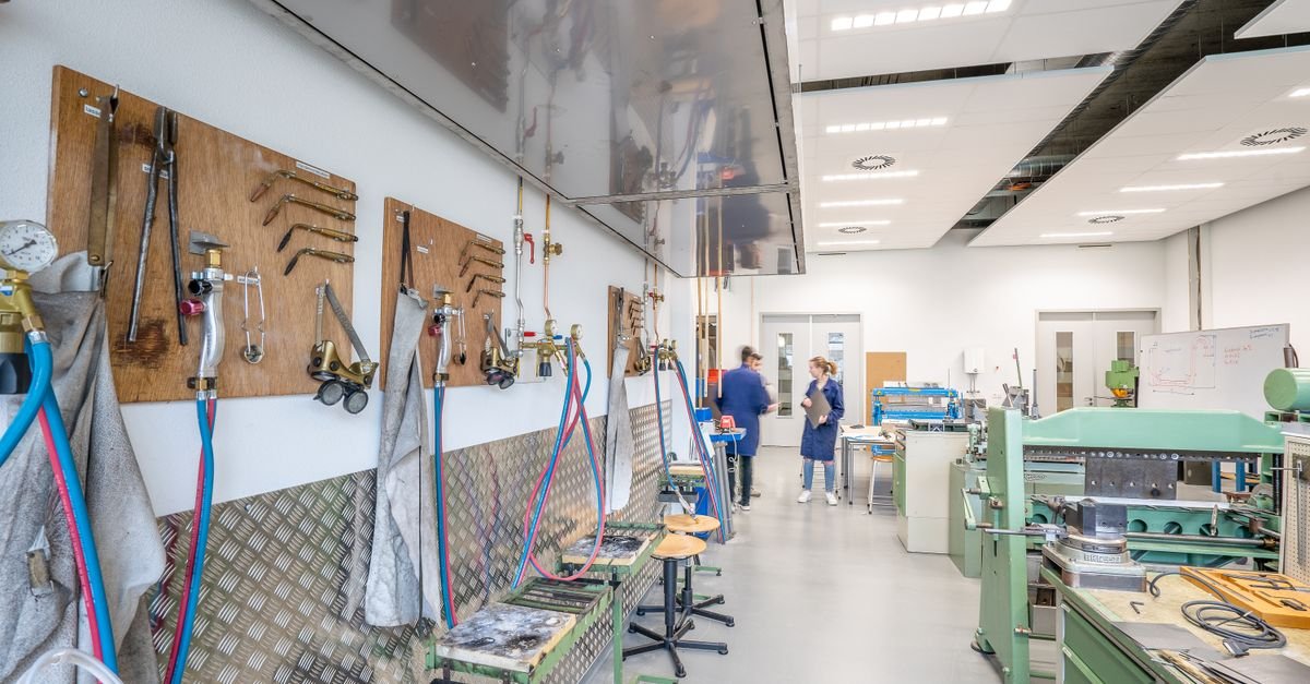 Solar module makers face widening financial stress, regional divides widen