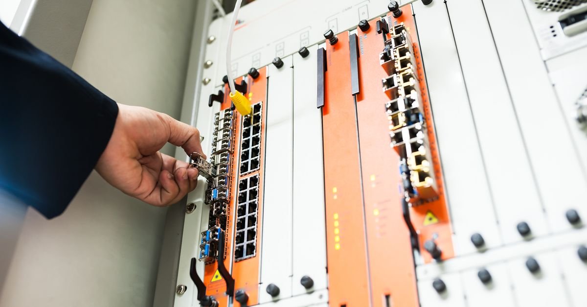 Data Center Flexibility Could Cut Grid Costs While Raising Emission Risks