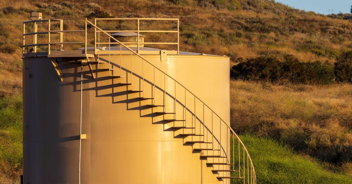 U.S. Natural Gas Inventories Hit 8-Year High Before Winter