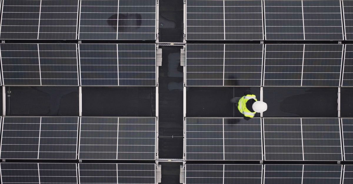 DHL and LONGi Solar Partner on Solar Deployment and Green Logistics