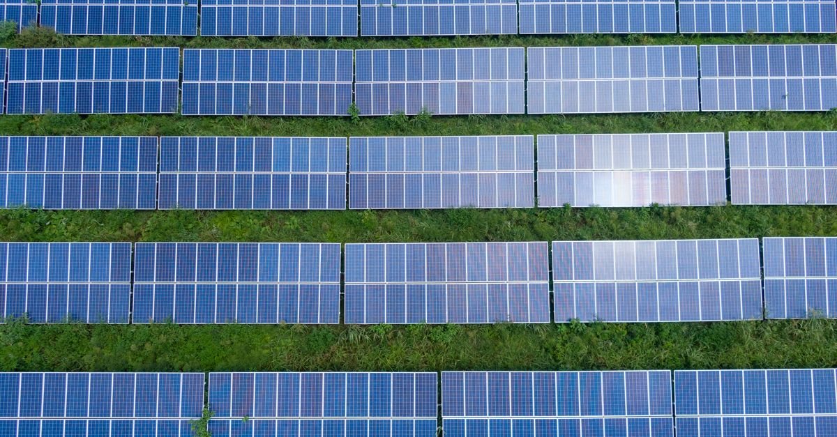Hybrid Algorithm Boosts Solar Microgrid Power Tracking Efficiency