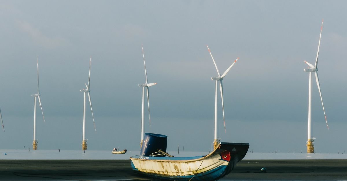 Optimal Pitch Angle Boosts Darrieus Turbine Blade Efficiency by 41%