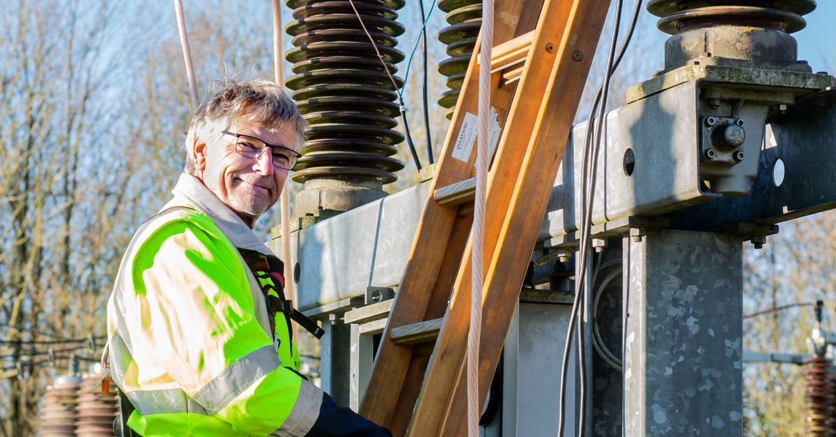Federated AI Framework Secures Interconnected Microgrids Against Cyber Attacks