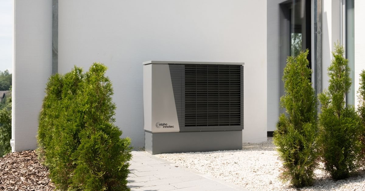 AI Controls Battery Storage for Microgrid Frequency Stability