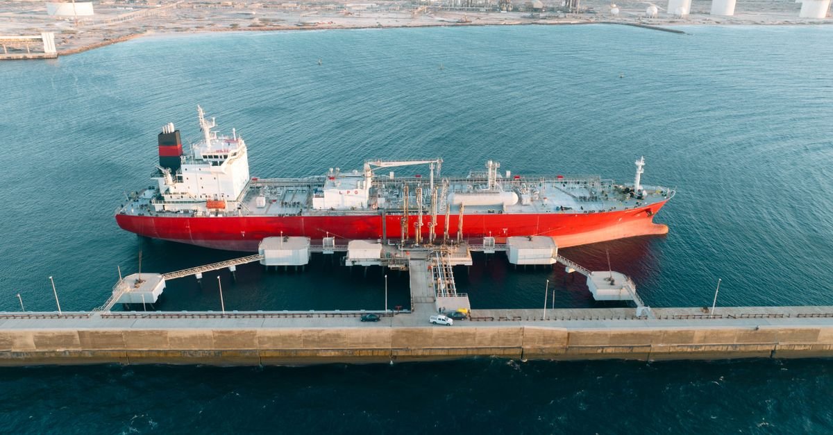 Marine fuels lifecycle emissions show pathways for shipping decarbonization