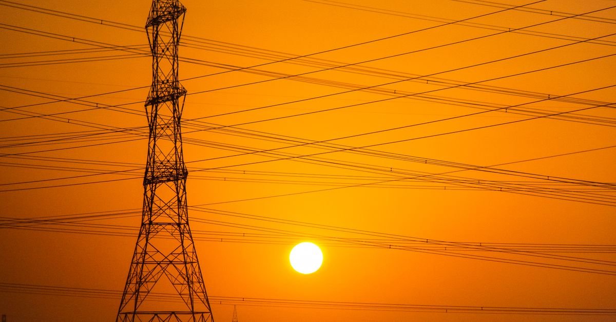 Heat waves, wildfires threaten U.S. infrastructure and public events