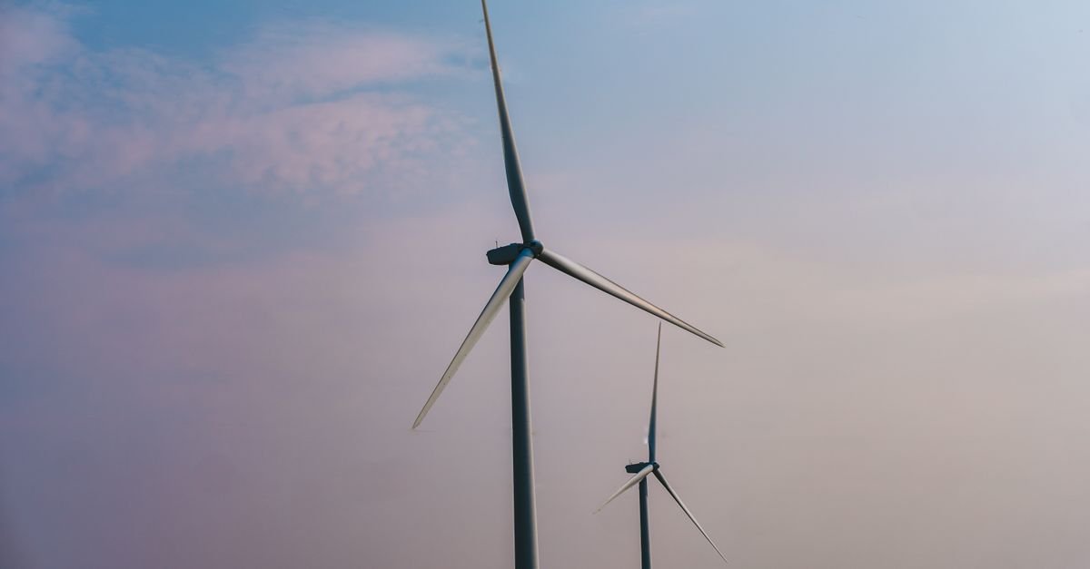 PSO and Kalman Filter Enhance Wind Turbine Pitch Control Reliability