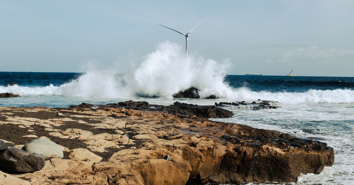 AI Learning Framework Optimizes Hybrid Wind-Wave Energy Systems