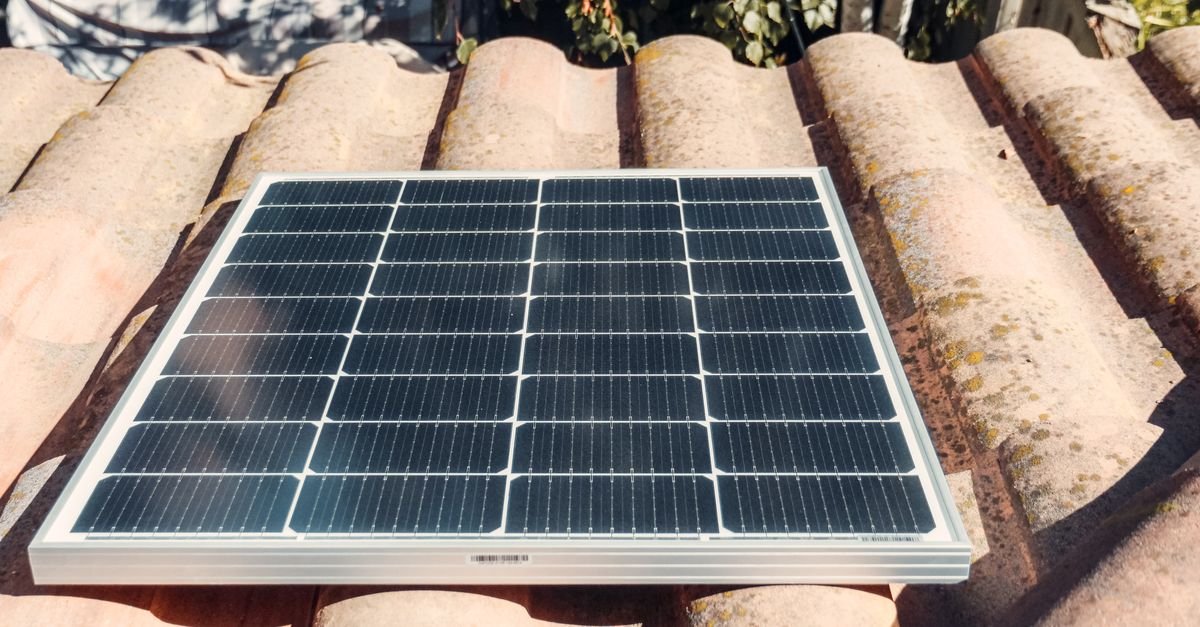 Neural Network Model Predicts Solar Panel Dust Loss Without Hardware