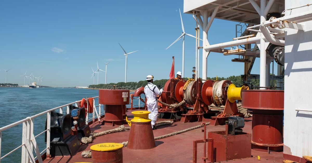 Deep learning model improves wind speed forecasting with decomposition