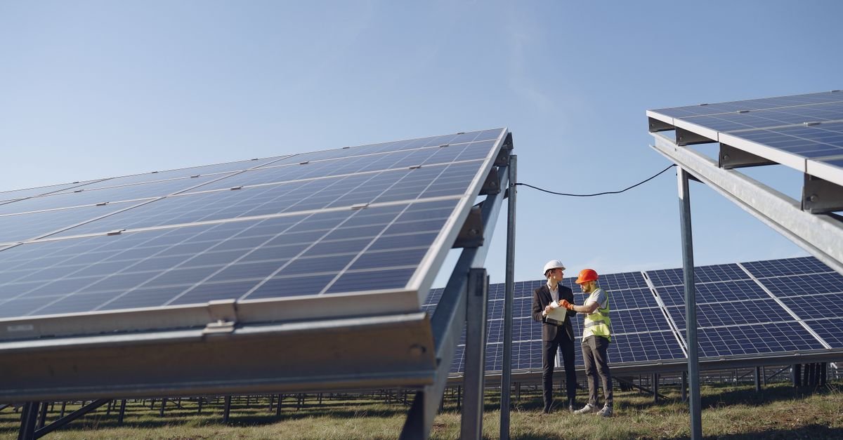Coal India Opens 200 MW Solar Plant in Gujarat's Khavda