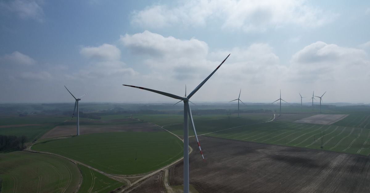 Turbulence Intensity Effects on Darrieus Vertical-Axis Wind Turbine Performance