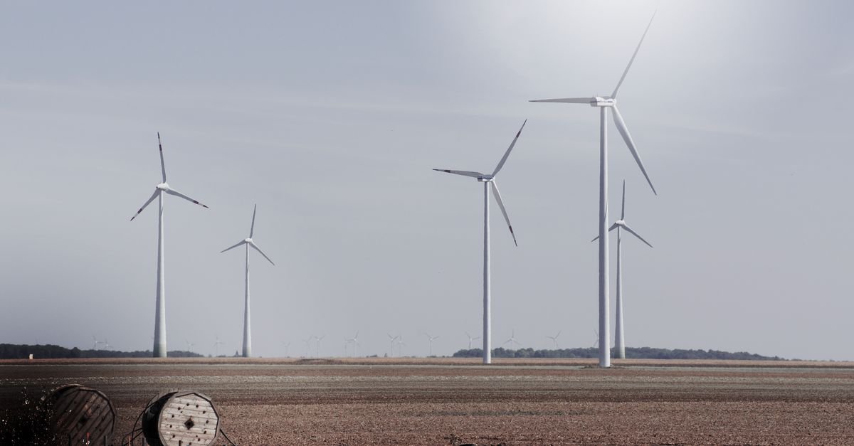 AI Framework Optimizes Wind-Storage Bidding in Energy Markets