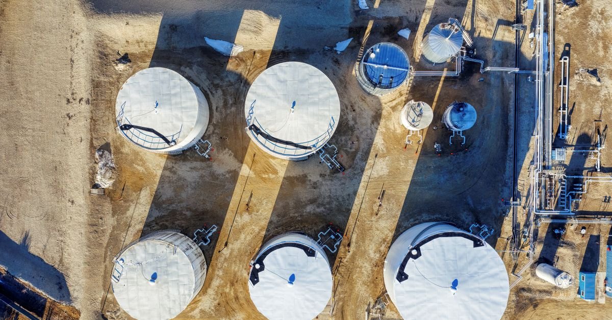 Deep Reinforcement Learning Optimizes Hybrid Renewable Microgrids