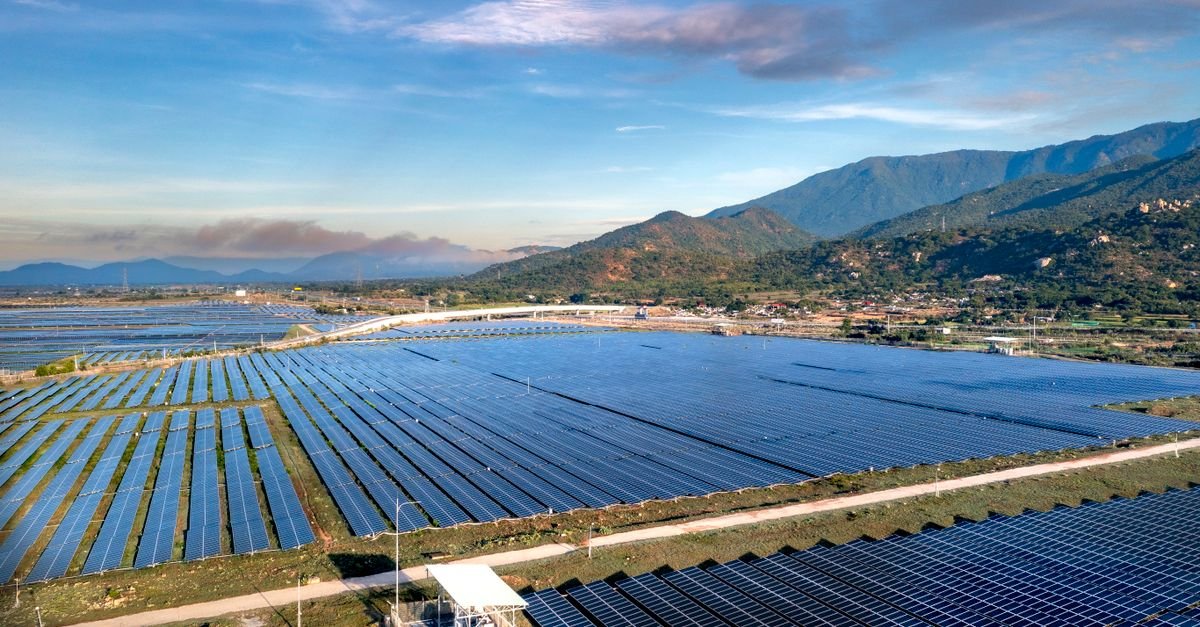 Spanish Households Save €10 Monthly from Renewable Energy Expansion