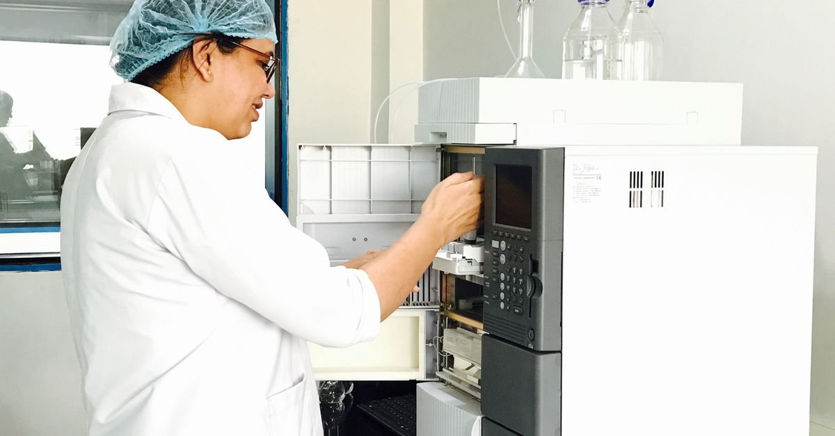 AI and quantum chemistry accelerate sodium-ion battery cathode discovery