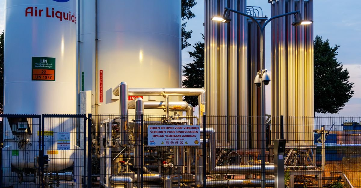 PetroChina Eyes LNG Canada Stake Sale to Fund Expansion