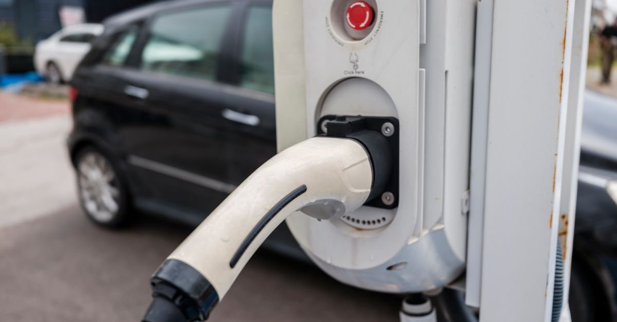 Data-driven EV charging cuts grid peaks and costs simultaneously
