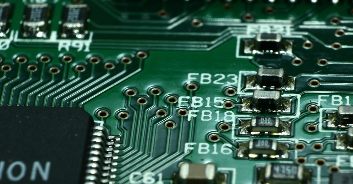 Novel charge-pump converter boosts hybrid solar-thermal energy harvesting