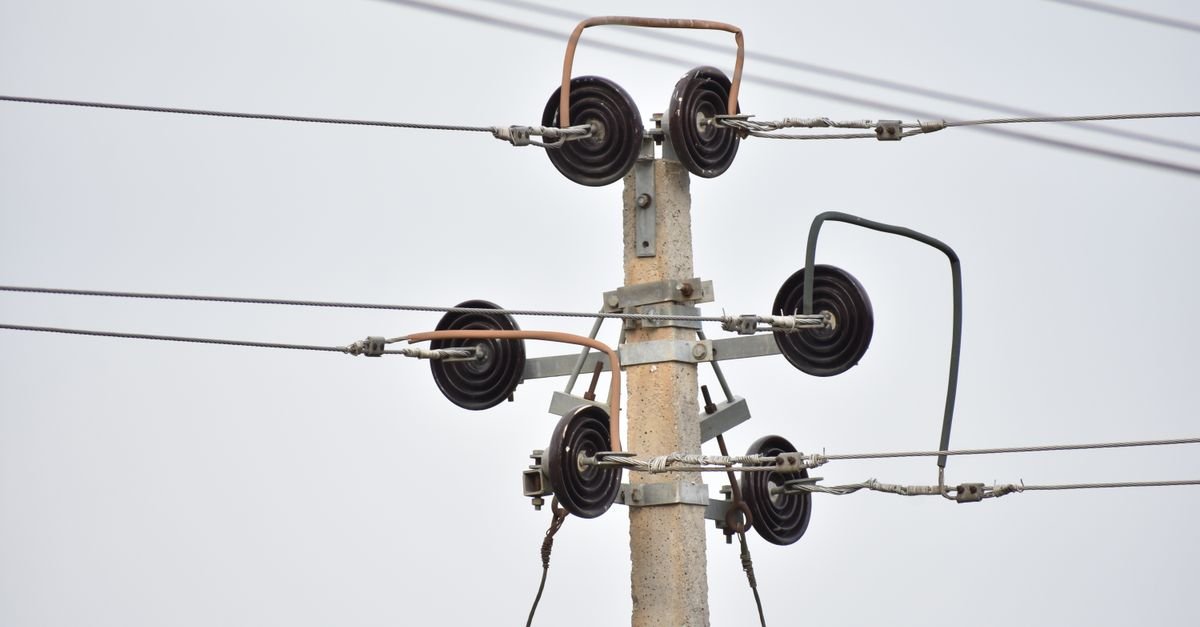 Optimizing Grid-Forming Converter Placement Balances Voltage Support and Fault Risk