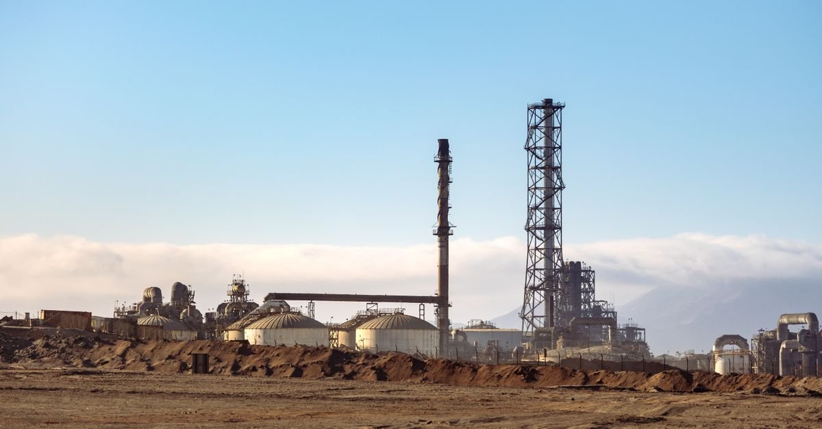 US Refining Capacity Declines 1% in 2025